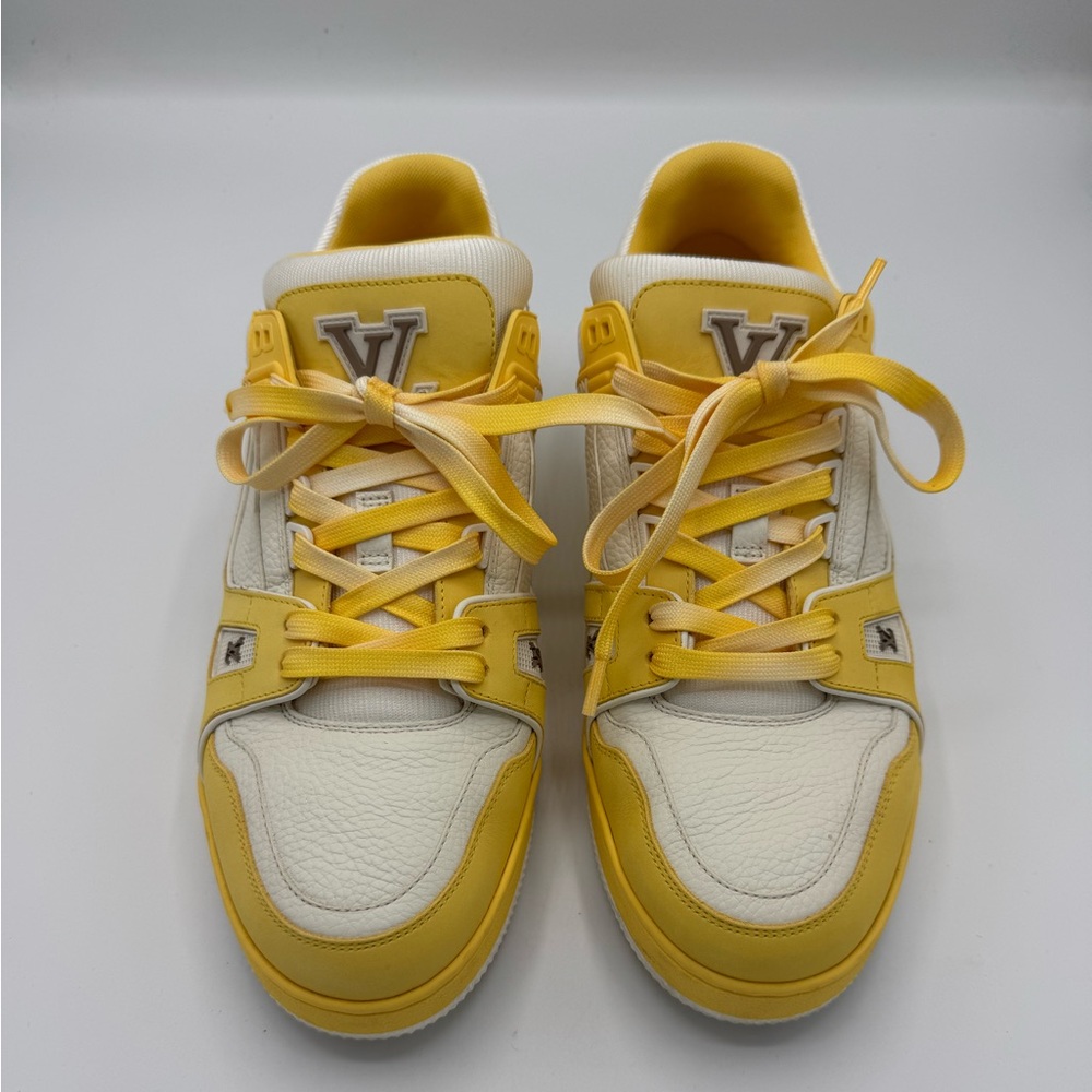 Louis Vuitton Yellow and White trainers
Size 41